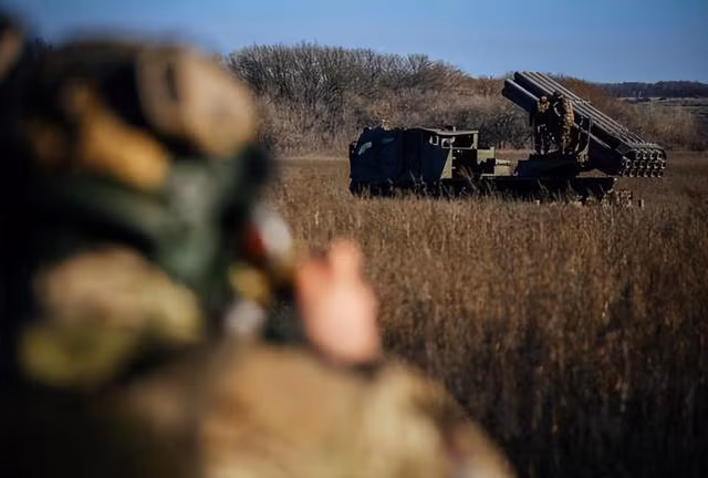 Tên lửa BM-27 có tầm bắn 35-40 km, trong khi đạn pháo Bureviy của Ukraine có tầm bắn 35-65 km và có thể phóng đạn nổ phá phân mảnh 9M27F HE-Frag, đạn không điều khiển 9M27K với đạn con phân mảnh 9M59 và 9M27K2, v.v.