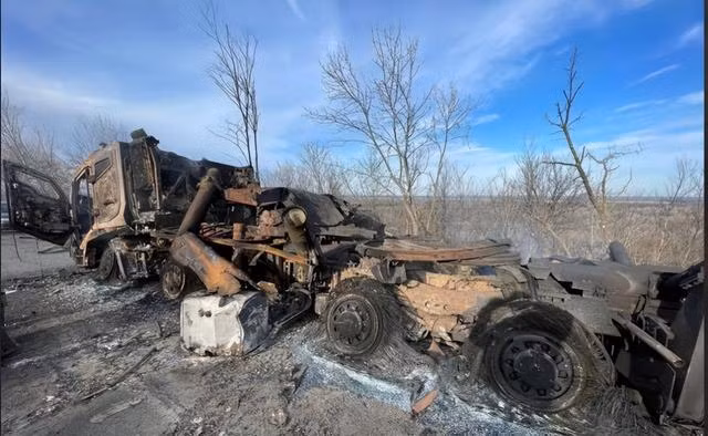 Truyền thông Nga đang lan truyền hình ảnh một khẩu pháo phản lực phóng loạt (MLRS) tầm xa 220mm Bureviy do Ukraine sản xuất đã bị quân đội Nga phá hủy, khung cảnh thật bi thảm, đạn trong nòng chưa kịp bắn đã phát nổ, thân xe bị nổ tung thành nhiều phần và cũng bị thổi bay.