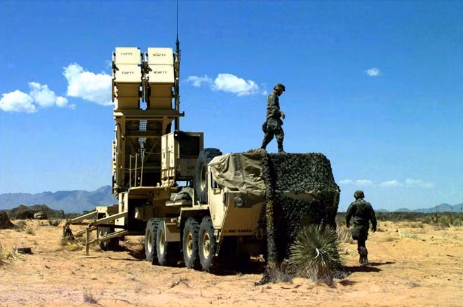 MIM-104C (Patriot PAC-2) là tổ hợp tên lửa phòng không tầm xa được thiết kế để tiêu diệt tên lửa đạn đạo đối phương ở khoảng cách tới 160 km. PAC-2 được phát triển vào cuối thập niên 1980, khi tổ hợp PAC-1 thể hiện sự yếu kém trước mối đe dọa từ tên lửa đạn đạo.