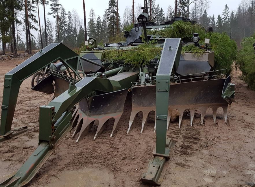 HMBV thậm chí còn được bảo vệ tốt hơn so với xe tăng Leopard 2A4 nguyên bản. Sàn xe bổ sung đã được tăng thêm độ dày phía bên trong, để cải thiện khả năng sống sót của kíp xe trước mìn chống tăng. Tất cả các ghế của kíp xe đều được gắn vào phía trên, để tăng thêm khả năng sống sót. Ảnh: Military Today.