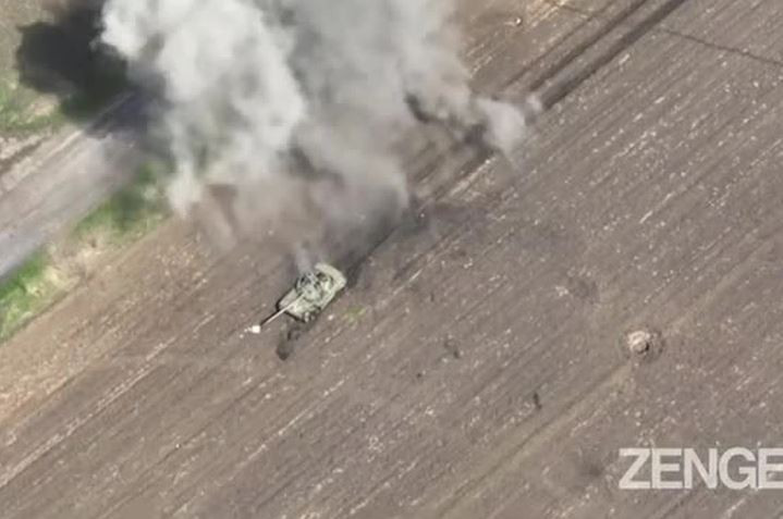 Ngoài ra, sức nổ của mìn chống tăng công suất cao, đủ để vô hiệu hóa hệ thống phòng thủ của xe tăng, gây ra hỏng hóc nghiêm trọng cho bên ngoài và bên trong xe tăng. Ngay cả những chiếc xe tăng hiện đại vẫn sẽ bị phá hủy và hỏng nặng, khi gặp phải mìn chống tăng cực mạnh; thậm chí có thể khiến xe bị hư hỏng hoàn toàn. 