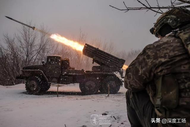 Hiện RFAF có thể tiếp cận đường cao tốc R-200 từ một trong hai hướng chính, từ phía tây hoặc phía đông. Trong đó “nút thắt cổ chai” tại điểm hẹp nhất là 13-14 km, từ phía tây sẽ gần hơn một chút, vì từ đó RFAF có thể đi thẳng đến đường cao tốc.