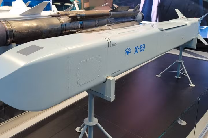 Tuy nhiên việc Nga tiết lộ kết quả nghiên cứu vũ khí này, cũng đang nói với Mỹ rằng, các biện pháp trừng phạt của phương Tây đối với Nga gần như vô dụng. Về vũ khí tiên tiến, công tác nghiên cứu và phát triển của Nga vẫn đang được tiến hành và đã đạt được kết quả. Cái gọi là lệnh trừng phạt của Mỹ chẳng qua mang ý nghĩa tượng trưng. 