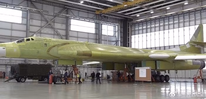 Không chỉ có vậy, tên lửa hành trình Kh-BD của Nga là chủ đề của nhiều tin đồn liên quan đến vật liệu chế tạo nó, khi có dự đoán cho rằng khung thân làm bằng vật liệu composite tiên tiến, giúp tăng cường độ bền và khả năng tàng hình. 