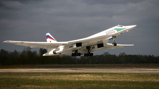 Chuyến bay đầu tiên của chiếc Tu-160M đầu tiên, một biến thể tiên tiến của lớp máy bay ném bom chiến lược Tu-160 mạnh nhất của Liên Xô, diễn ra vào tháng 1/2022. Điều này đánh dấu một bước tiến đáng kể so với mẫu Tu-160 ban đầu, xuất hiện trên bầu trời vào năm 1986.