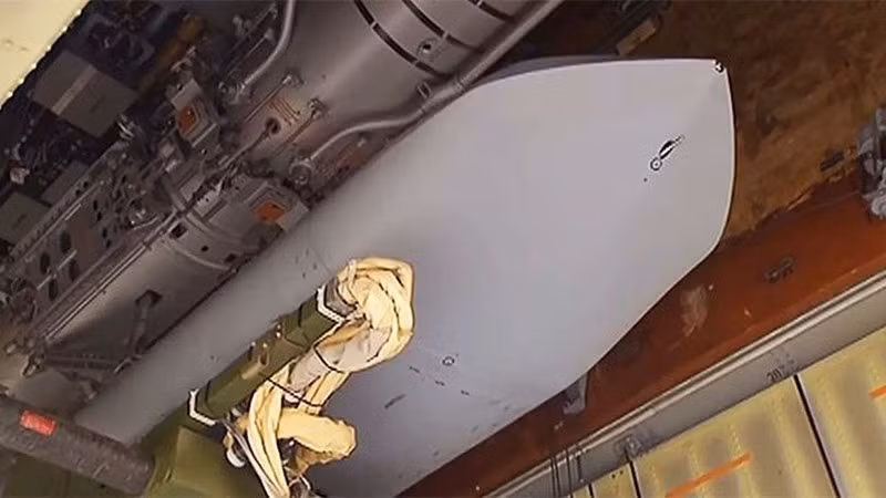 Trong phần đề cập về vũ khí mới, Trung tướng Kobylash nói rõ: “Tên lửa hành trình Kh-BD được đặt trong hai giá phóng ổ quay, mỗi ổ mang 6 tên lửa Kh-BD có tầm bắn vượt quá 6.500 km”. Rất có khả năng, tên lửa Kh-BD được giới thiệu là loại nâng cấp từ tên lửa hành trình Kh-101.