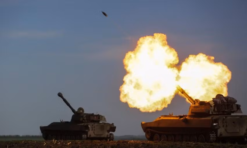 Tuy nhiên, trong điều kiện chiến trường ác liệt, các đơn vị pháo binh Ukraine đã bị tiêu hao rất nhiều trong cuộc đối đầu khốc liệt. Hiện lực lượng pháo binh chủ lực của Ukraine chỉ là những loại pháo kiểu cũ. Theo tờ "Business Insider" của Mỹ, hầu hết các loại pháo của Ukraine đều có tuổi đời ít nhất 3 thập kỷ và có tầm bắn tương đối ngắn.