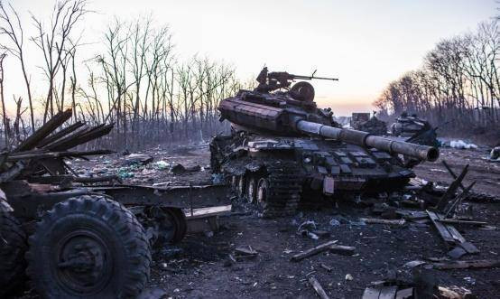 Theo cơ quan tình báo Mossad, tổn thất quân sự của Nga bao gồm 23 máy bay chiến đấu cánh cố định, 56 trực thăng, 200 UAV trinh sát các loại, 889 xe tăng và xe bọc thép, 427 khẩu pháo, 12 hệ thống phòng không; 18.480 người chết, 44.500 người bị thương và 323 người bị bắt. Quân số tham chiến là 418.000 người. 