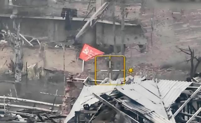 Quân Nga tràn ngập thị trấn chiến lược Marinka, tăng vây ép Avdiivka Quan Nga tran ngap thi tran chien luoc Marinka, tang vay ep Avdiivka