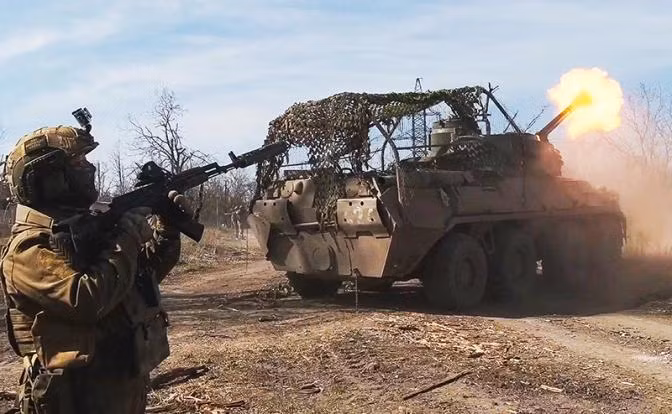 Sau khi mặt trận Kharkov được mở ra, Quân đội Ukraine buộc phải chuyển một số đơn vị sang tăng viện cho mặt trận Kharkov, làm lực lượng phòng ngự ở đây mỏng đi trông thấy. Rõ ràng Nga đã có cơ hội chiếm lại hoàn toàn cứ điểm Kleshchiivka.