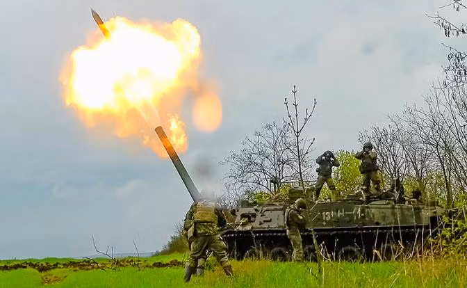 Như vậy sau một tháng rưỡi tấn công bằng hỏa lực dữ dội để “làm mềm” các vị trí của quân Ukraine, có thể nhận thấy Quân đội Nga đã thực hiện được nhiều cuộc tấn công thành công tại khu vực các tòa nhà cao tầng và khu vực tư nhân trong hai tiểu quận Novy và Kanal, mở rộng đáng kể vùng kiểm soát.