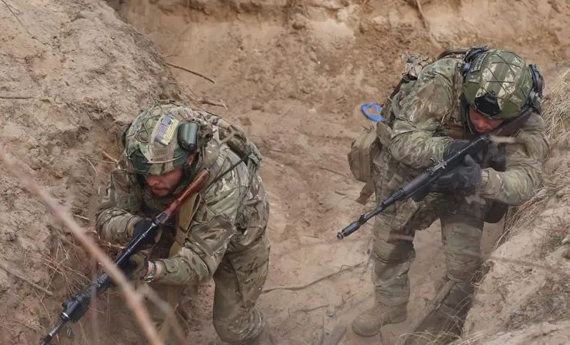 Có thể nhận thấy các trận đánh ở đây diễn ra rất ác liệt, quân Ukraine không có ý định rút khỏi trận địa phòng ngự mà chiến đấu đến cùng. Tuy nhiên trước sức ép tiến công liên tục của quân Nga, các đơn vị phòng thủ ở Chasov Yar đã yếu dần, có nguy cơ mất trận địa.