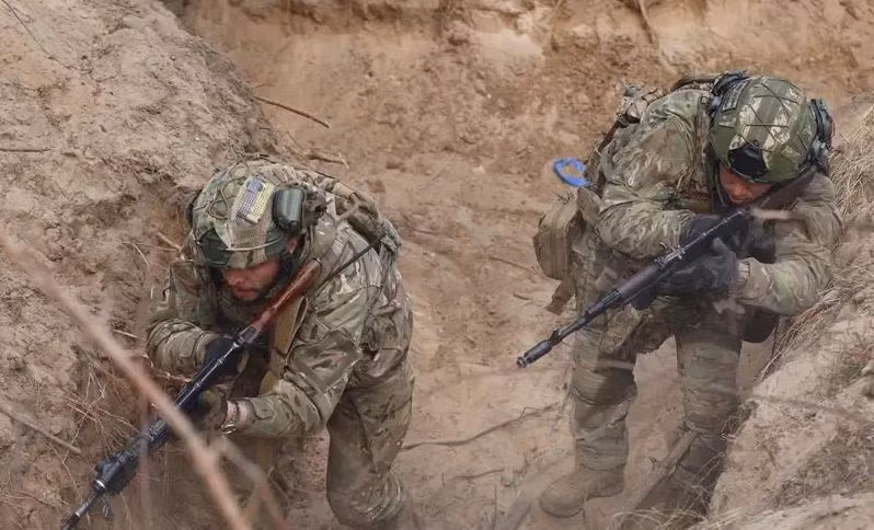 Có thể nhận thấy các trận đánh ở đây diễn ra rất ác liệt, quân Ukraine không có ý định rút khỏi trận địa phòng ngự mà chiến đấu đến cùng. Tuy nhiên trước sức ép tiến công liên tục của quân Nga, các đơn vị phòng thủ ở Chasov Yar đã yếu dần, có nguy cơ mất trận địa.