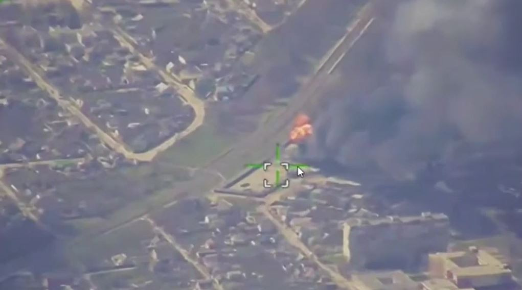 "Bằng cách kết hợp UAV Geran-2 thông thường với phiên bản có cảm biến quang - điện tử, RFAF có thể áp dụng chiến thuật tấn công bằng bầy UAV theo từng đợt. UAV mang camera sẽ xác nhận kết quả của đợt tấn công, đồng thời tìm mục tiêu cho các đợt tiếp theo", Andrey Mitrofanov, biên tập viên trang tin quân sự Topwar của Nga, cho hay.