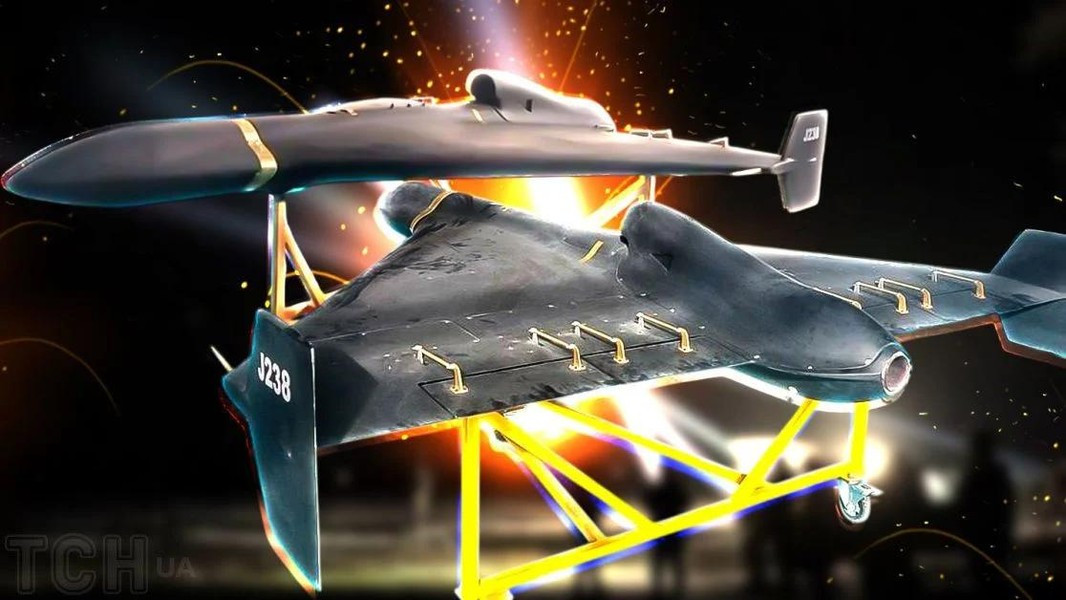 Thứ hai, Nga đã cải tiến những vũ khí UAV đã có sẵn. Cụ thể, các nhân chứng ở thực địa cho biết, trong cuộc tấn công vào Odessa hồi đầu tuần (chính là UAV Geran-3 trình bày ở phần đầu bài), UAV Nga đã bay nhanh hơn, và âm thanh của chúng cũng đã khác, chứng tỏ là đã bay cao hơn.