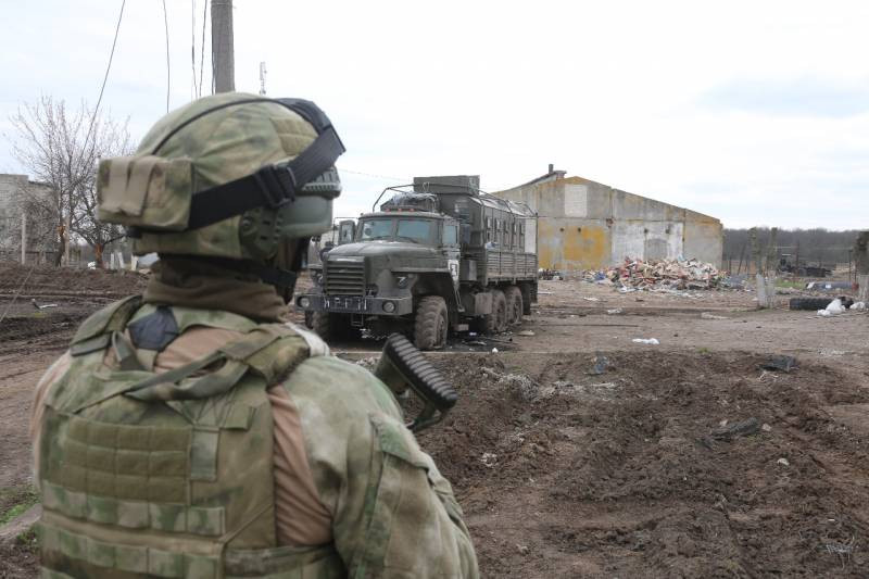 Quân đội Nga ở phía bắc và phía đông Kharkov, bao gồm Tập đoàn quân 6 của Quân đội Nga, Lữ đoàn bộ binh cơ giới 200 thuộc Hạm đội phương Bắc Nga, Lữ đoàn thủy quân lục chiến 61 và Tập đoàn quân xe tăng 1 thuộc Lực lượng cận vệ tinh nhuệ số 1 của Quân đội Nga; Lữ đoàn bộ binh cơ giới 27 thuộc Bộ đội Cận vệ.