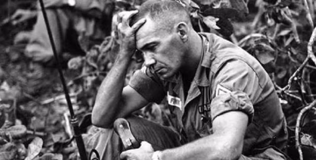 Vậy trong môi trường chiến đấu thực tế, một người lính có thể thức được bao lâu mà không ngủ? Giấc ngủ đối với người lính quan trọng như thế nào và quân đội các nước đã làm gì để tăng thêm độ tỉnh táo cho binh lính của họ?