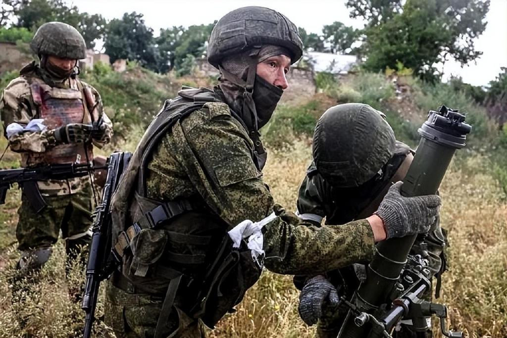 Trong chiến tranh hiện đại, thời gian chiến đấu dài nhất của binh lính, sẽ chỉ rút ngắn còn 48 giờ, sau đó trở về căn cứ ngủ bù 8-10 giờ để giảm bớt áp lực. Mặc dù không thể khôi phục hoàn toàn thể trạng tốt nhất, nhưng nó rất hữu ích về phục hồi thể lực và khả năng chiến đấu. 