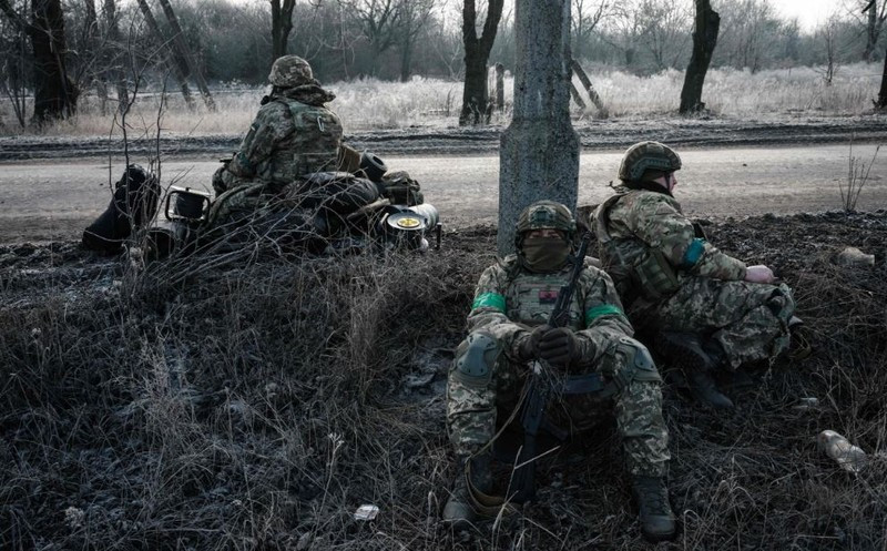 Vào thời điểm này, do đạn pháo và xe tăng của quân đội Ukraine rất hạn chế, nên thường không thể đấu với quân Wagner bằng hỏa lực mạnh. Và do không có lực lượng xe tăng để phát động một cuộc phản công, nên họ liên tiếp bị lính Wagner đột phá thành công vào tuyến phòng ngự. 