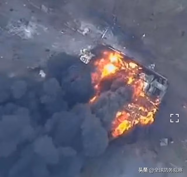 Nga cũng sử dụng thêm UAV để chụp ảnh quá trình tấn công, nhằm đánh giá hiệu quả của cuộc tấn công. Loại UAV tự sát Lancet là mẫu UAV cảm tử duy nhất do Nga phát triển, ra mắt lần đầu vào năm 2019. 