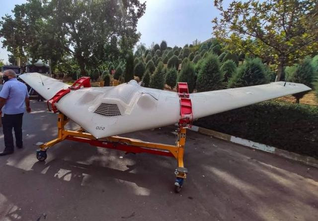 Do những tư duy chiến lược khác biệt, nên Quân đội Nga phát triển rất chậm trong lĩnh vực UAV, chủng loại không nhiều, trình độ kỹ thuật chưa cao. Về công nghệ UAV thì rõ ràng Nga thua kém Iran, khi Iran đã có nhiều mẫu UAV rất tiên tiến, tiệm cận trình độ phát triển thế giới.