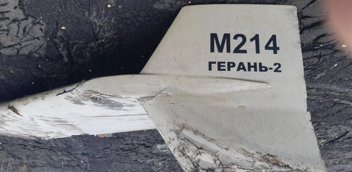 Quân đội Nga đã sử dụng rất nhiều UAV tự sát Geran-2 trên chiến trường Ukraine, có một số chiếc trong số đó, đã rơi nhưng không phát nổ, cho ta thấy ngoại hình và cấu tạo đơn giản nhưng cực kỳ thực dụng của loại vũ khí này.