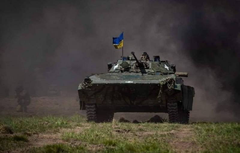 Strelkov, một nhà phân tích quân sự nổi tiếng của Nga, cũng chỉ trích Không quân Nga, cho rằng quân đội Nga không nên đưa lực lượng tấn công vào các khu vực phòng ngự vững chắc của Quân đội Ukraine, mà kéo quân Ukraine ra chiến đấu ngoài công sự; đó là thời cơ để pháo binh và không quân Nga phối hợp tấn công sát thương quân đội Ukraine được nhiều nhất. Ảnh: Pinterest.