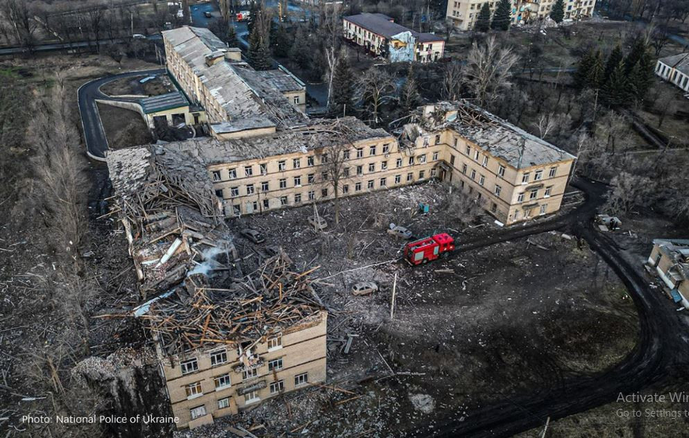 Vào sáng 27/10, có thông tin cho rằng, một cuộc dọn dẹp đang được tiến hành ở Selidovo, các ổ kháng cự riêng lẻ đã bị tiêu diệt, quân Nga đã bắt được một số lính Ukraine chưa kịp rút lui. Không còn sự phản kháng có tổ chức nào nữa của quân Ukraine. Dự kiến Bộ Quốc phòng Nga sẽ sớm công bố chiếm hoàn toàn Selydove. (Nguồn ảnh: Topwar, TASS, Ukrinform. Liveuamap).