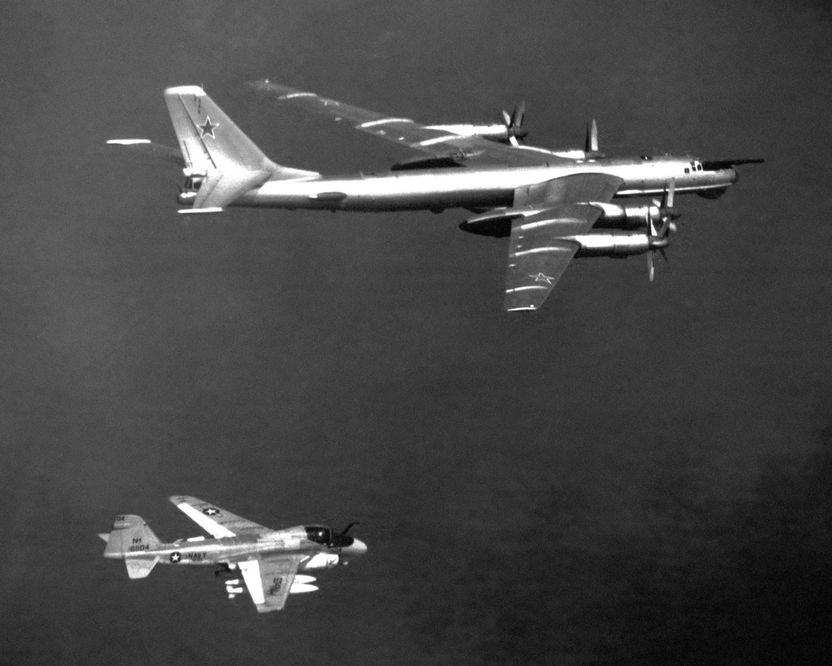 Hải quân Liên Xô lần đầu tiên sử dụng hệ thống chỉ định mục tiêu bằng radar hàng hải MRTS-1 Success. Hệ thống này bao gồm hai công cụ có khả năng thu thập dữ liệu chính xác về các mục tiêu tầm xa, đó là máy bay trinh sát chiến lược Tu-95RTS và trực thăng trinh sát Ka-25TS. 