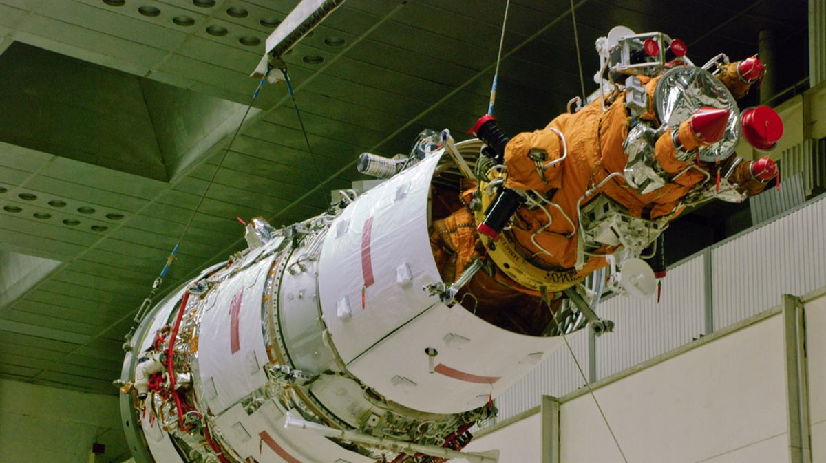 Đối với các hoạt động quân sự thực tế, thiếu sót hiện nay là mạng vệ tinh Liana vẫn chưa được hoàn thiện. Việc phóng một vệ tinh Lotus khác trong vài năm tới là hoàn có thể thực hiện, nhưng vệ tinh Pion-NKS thứ hai là một vấn đề. Vệ tinh Pion-NKS phức tạp đến nỗi, cái đầu tiên mất 5 năm để lắp ráp và không rõ khi nào cái thứ hai sẽ có thể chế tạo.