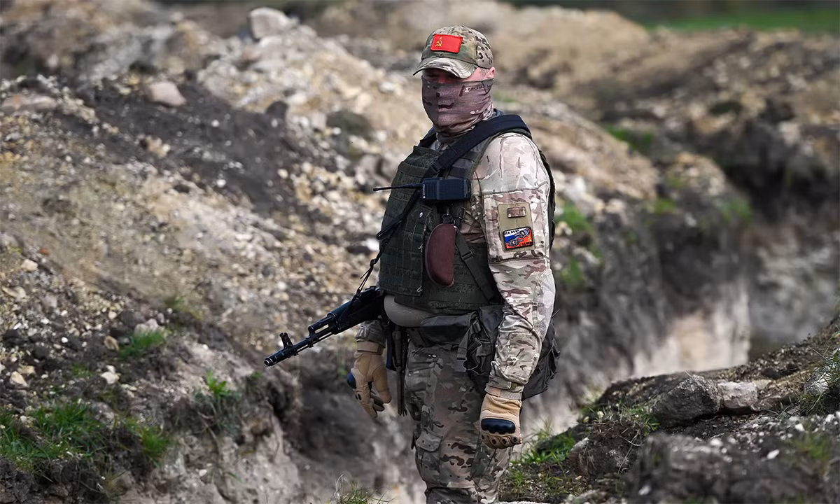 Ban đầu, lính đánh thuê của Wagner là một phần không thể thiếu trong lực lượng can thiệp nước ngoài của Nga; nhưng giờ đây truyền thông phương Tây suy đoán rằng, lực lượng bán quân sự Wagner đã muốn có chỗ đứng trong nền chính trị đương đại của Nga. Nếu lực lượng Wagner giành lợi thế tại Bakhmut, sẽ có nhiều phe chủ chiến của Nga ủng hộ nhóm này.