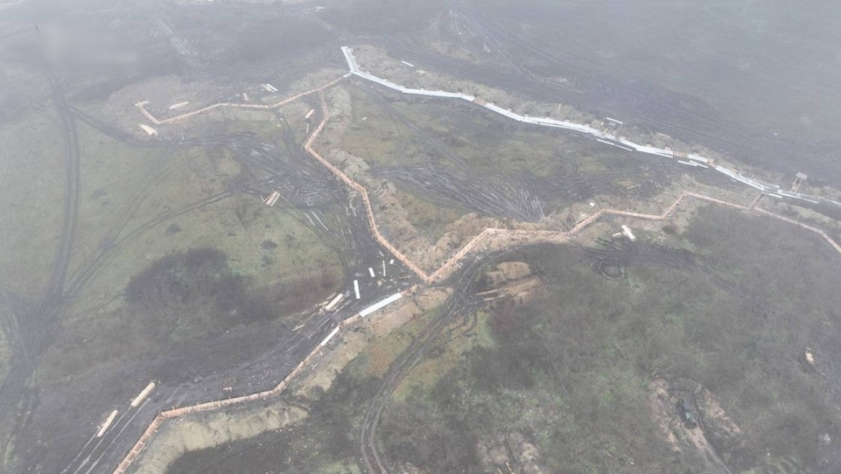 Người Nga cho biết, lực lượng lính đánh thuê Wagner của họ đang chiếm đóng những vùng ngoại ô xung quanh Bakhmut, cho phép họ siết chặt thành phố trong một cuộc tấn công gọng kìm để cắt đứt các tuyến đường tiếp tế của Quân đội Ukraine tại đây.