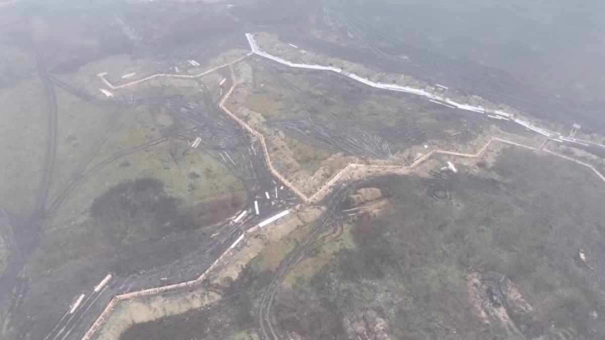 Người Nga cho biết, lực lượng lính đánh thuê Wagner của họ đang chiếm đóng những vùng ngoại ô xung quanh Bakhmut, cho phép họ siết chặt thành phố trong một cuộc tấn công gọng kìm để cắt đứt các tuyến đường tiếp tế của Quân đội Ukraine tại đây.