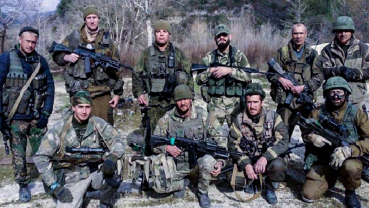 So với quân đội bình thường, lính đánh thuê sử dụng lực lượng có tính liều lĩnh hơn trong chiến đấu. Vì vậy, không khó hiểu khi lực lượng Wagner là lực lượng chủ lực đến Bakhmut để đánh một trận có tính chất khó khăn như vậy. Điều không bình thường, là tổ chức lính đánh thuê lại áp đảo hoặc thậm chí chỉ huy một đội quân chính quy như tại Bakhmut.