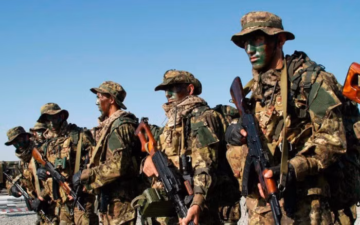 Quan trọng hơn, lực lượng Wagner bắt đầu nắm quyền chỉ huy lớn hơn. John Kirby cho biết, lực lượng Wagner đã tiếp quản một số hoạt động chỉ huy của Quân đội Nga ở vùng Bakhmut; thậm chí trong một số trường hợp, nhiều sĩ quan chỉ huy của Quân đội Nga không thể can thiệp vào quyền chỉ huy của Wagner.