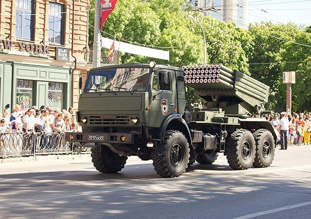 Hiện nay pháo phản lực Grad-K chính thức chỉ được biên chế trong quân đội Nga. Đồng thời các tổ hợp không được cung cấp cho bất kỳ quốc gia nào khác trên thế giới. Điều này cho thấy rằng, những vũ khí như vậy chỉ có thể được phía Nga chuyển giao cho lực lượng dân quân DPR?