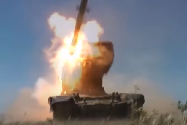 Pháo nhiệt áp hạng nặng TOS là loại vũ khí sát thương, được đánh giá là có sức tàn phá khủng khiếp chỉ sau vũ khí hạt nhân. Nga cho rằng, loại vũ khí này sẽ giúp kiềm chế sự xâm lược của Ukraine đối với Nga và sẽ tăng cường đáng kể khả năng phòng thủ của đất nước theo hướng này.