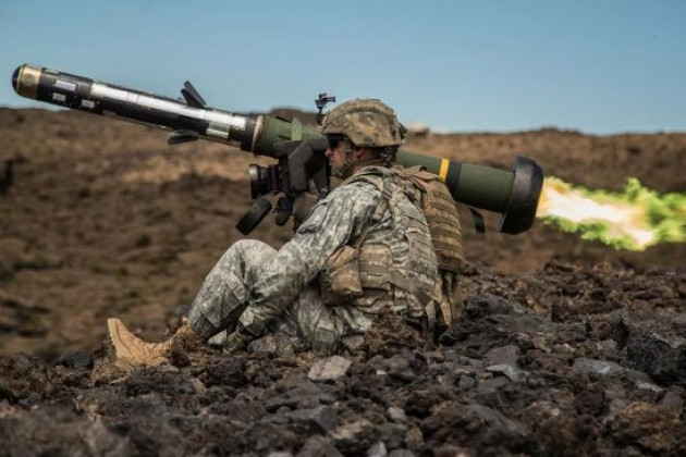 Trong khi đó, Quân đội Ukraine chính thức phủ nhận việc sử dụng loại tên lửa chống tăng Javelin của Mỹ ở Donbass khi chính thức cho biết, tên lửa chống tăng Javelin do Mỹ cấp cho Ukraine, như một phần của gói viện trợ quân sự, hiện vẫn chưa được sử dụng trong khu vực giới tuyến với Donbass.