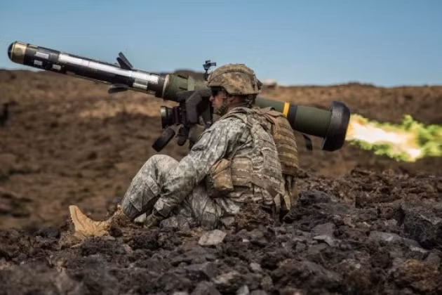 Trong khi đó, Quân đội Ukraine chính thức phủ nhận việc sử dụng loại tên lửa chống tăng Javelin của Mỹ ở Donbass khi chính thức cho biết, tên lửa chống tăng Javelin do Mỹ cấp cho Ukraine, như một phần của gói viện trợ quân sự, hiện vẫn chưa được sử dụng trong khu vực giới tuyến với Donbass.