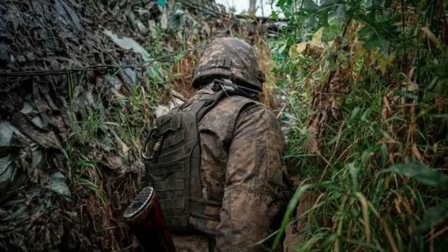 Lý do là thành phố Avdeevka đã được xây dựng hệ thống công sự trận địa liên hoàn, vững chắc, với những hầm ngầm chiến đấu trên khu vực của nhà máy hóa chất và than cốc Avdeevka. Tại đây các trận địa và vũ khí được bố trí trong các nhà nhà xưởng và tầng hầm.