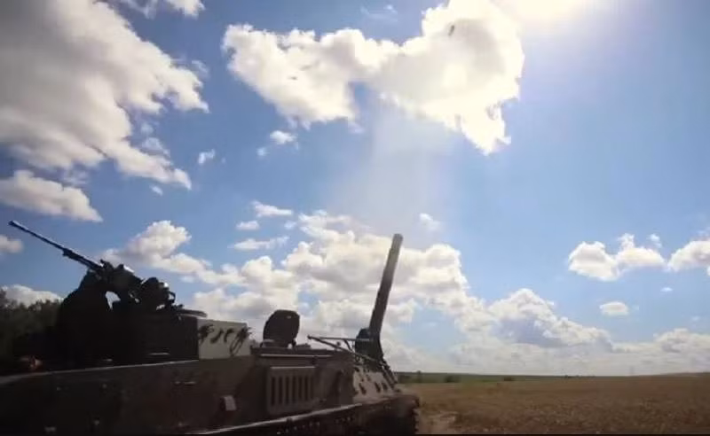 Với sự tiến công mạnh mẽ trong những ngày qua, có thể Quân đội Nga đã bắt đầu chuyển từ thế phòng ngự sang tiến công. Tại tiền đồn Avdeevka, Quân đội Nga khống chế những tuyến đường vào thành phố này từ hướng tây, mà còn liên tục dùng hỏa lực tiêu hao quân Ukraine trong thành phố, biến Avdeevka thành Mariupol hay Bakhmut tiếp theo. 