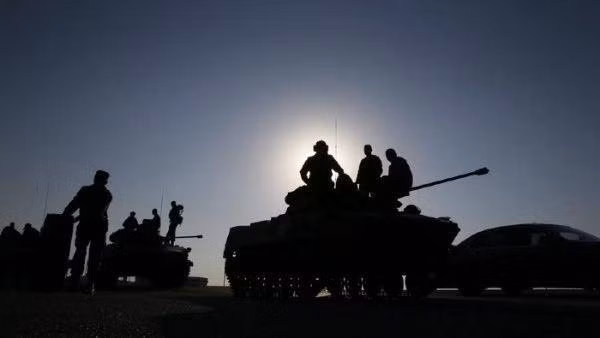 Nhưng còn quá sớm để nói rằng Quân đội Ukraine đã hoàn toàn kiệt sức. Điều này cũng được thể hiện rõ qua các báo cáo của Bộ Quốc phòng Nga về việc Quân đội Ukraine tiếp tục nỗ lực phản công trên một số khu vực như ở phía nam Bakhmut hoặc phía trước làng Verbovoe ở Zaporizhia.