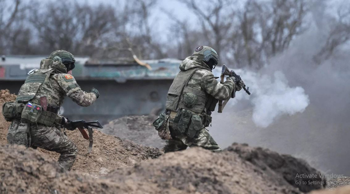 Nhưng vào cuối tháng 10, quân Nga đã làm được điều này, và căn cứ vào cảnh quay các trận chiến trên đường phố đang diễn ra, các mũi xung kích của Quân đội Nga gần như đã tiếp cận sân vận động Avangard ở trung tâm thành phố. 