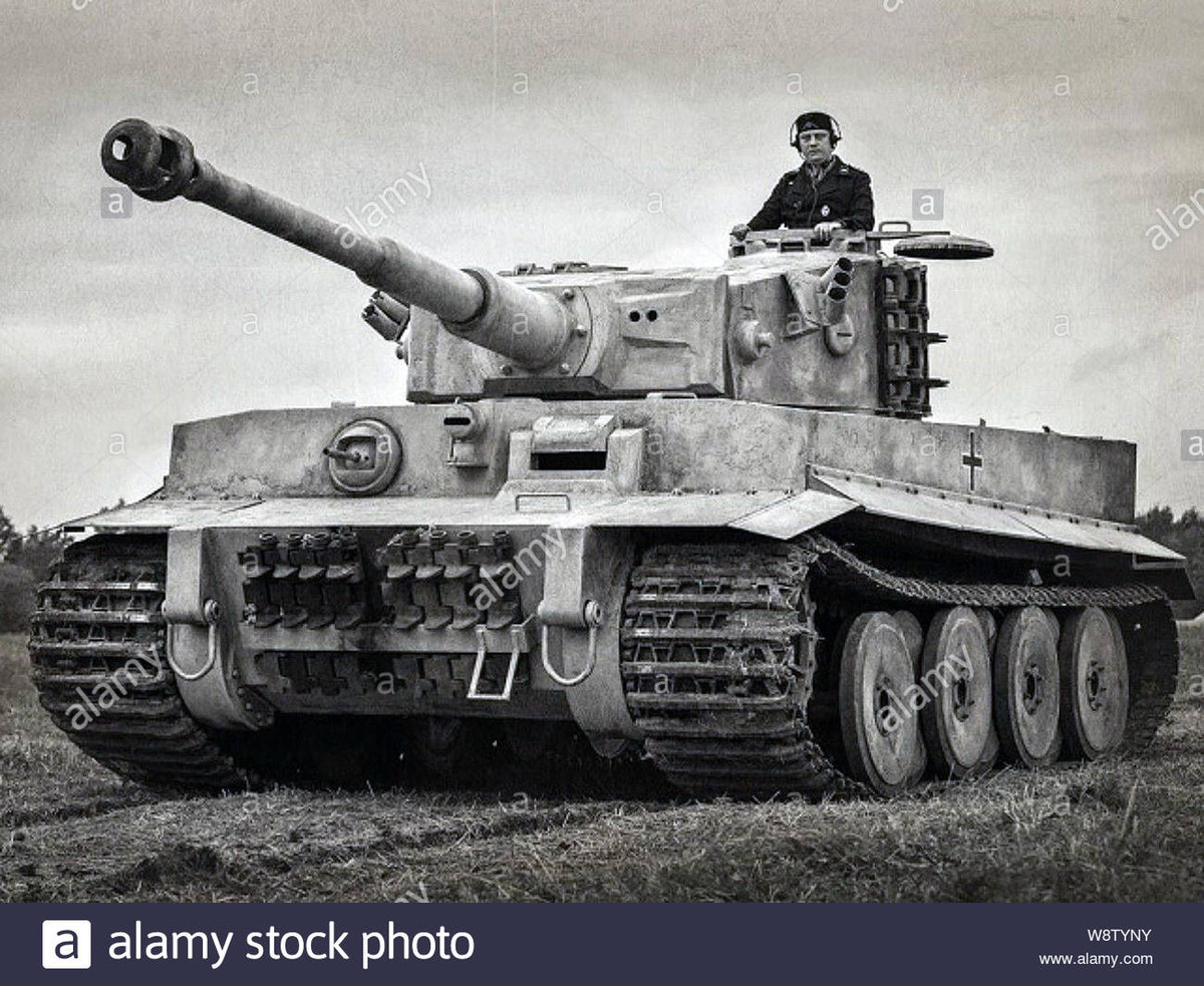 Biên cạnh đó là sự thiếu hụt xe tăng hạng trung và hạng nặng của Hồng quân trong năm đầu tiên của cuộc chiến; do vậy những chiếc xe bọc thép hạng trung này của Đức thường tỏ ra chiếm ưu thế trên chiến trường, do có số lượng vượt trội. 