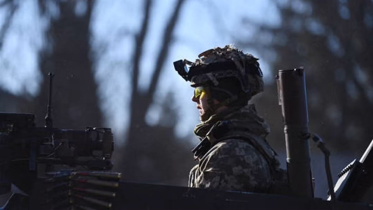 Trong tháng đầu của cuộc xung đột giữa Nga và Ukraine, những lực lượng tại khu vực phòng ngự Slavic-Kramatorsk, phần lớn chưa tham chiến; nên vẫn còn một số lượng lớn vũ khí, trang bị và công sự chưa bị phá hủy.