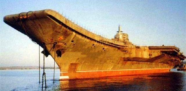 Khi đó Varyag là "gánh nặng" đối với phía Ukraine, nhưng nó là "niềm mơ ước" đối với Trung Quốc. Ai có thể ngờ rằng ngay khi hai bên sắp giao dịch thành công, tình báo Mỹ “đánh hơi thấy”, cố gắng ngăn cản Trung Quốc mua Varyag. 