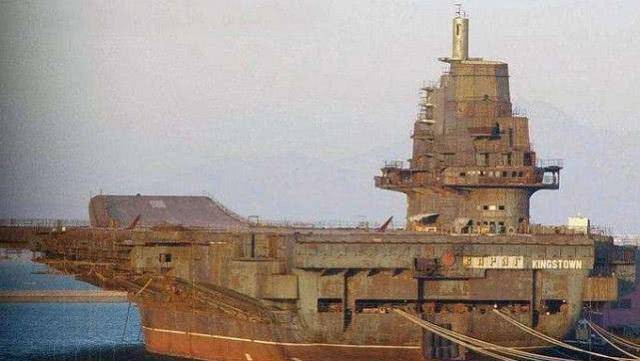 Trước đó Trung Quốc cũng đã mua một số tàu sân bay đã loại biên của Liên Xô và thậm chí là Australia cũng bán tàu sân bay cho Trung Quốc để làm phế liệu và làm sòng bạc nổi. Chính điều này khiến Mỹ bớt nghi ngờ động cơ mua tàu Varyag của Trung Quốc. Sau đó, Mỹ nghĩ rằng Trung Quốc chi 20 triệu USD để mua một “đống sắt vụn”; nhưng Mỹ đã “rơi vào bẫy” thành công, và không còn ngăn cản giao dịch.