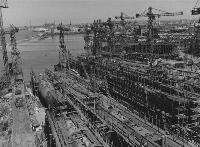 Tàu sân bay Varyag được đóng tại Nhà máy đóng tàu Nikolayev thời Liên Xô (còn được gọi là Nhà máy đóng tàu Biển Đen). Đây cũng là nhà máy đóng tàu lớn nhất khu vực Biển Đen, dù cuối cùng phá sản nhưng không thể xóa bỏ kinh nghiệm mà nó đã trải qua trong 100 năm. 