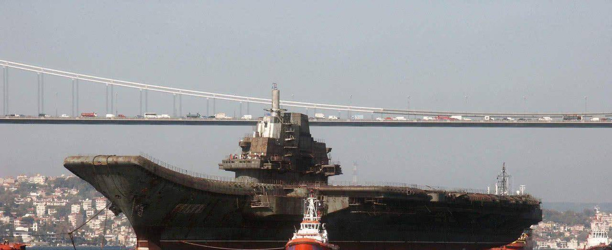 Dù “tức giận” nhưng Kiev đành bất lực vì uy thế của Mỹ; đúng lúc tưởng như “bế tắc”, phía Ukraine đã nghĩ ra một "phương án cay đắng" để giúp Trung Quốc mua thành công Varyag và cũng nhân tiện “tống khứ” được con tàu này đi để lấy 20 triệu USD. 