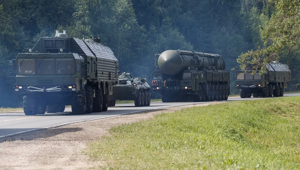 Trạng thái “Sẵn sàng chiến đấu đặc biệt” khác với “răn đe”; nếu “trạng thái răn đe” là sự hiện diện vũ khí hạt nhân, trong kho vũ khí của một quốc gia, thì “sẵn sàng chiến đấu đặc biệt” có nghĩa là hoàn thành việc lắp đặt đầu đạn hạt nhân vào tên lửa và tính toán dữ liệu mục tiêu, cũng như chuẩn bị cho việc phóng tên lửa hạt nhân. 